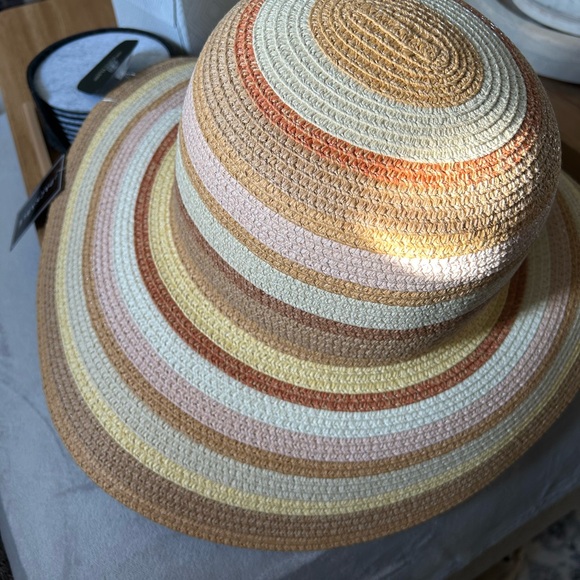 Toast Sun Hat with neutral colors - Picture 11 of 16